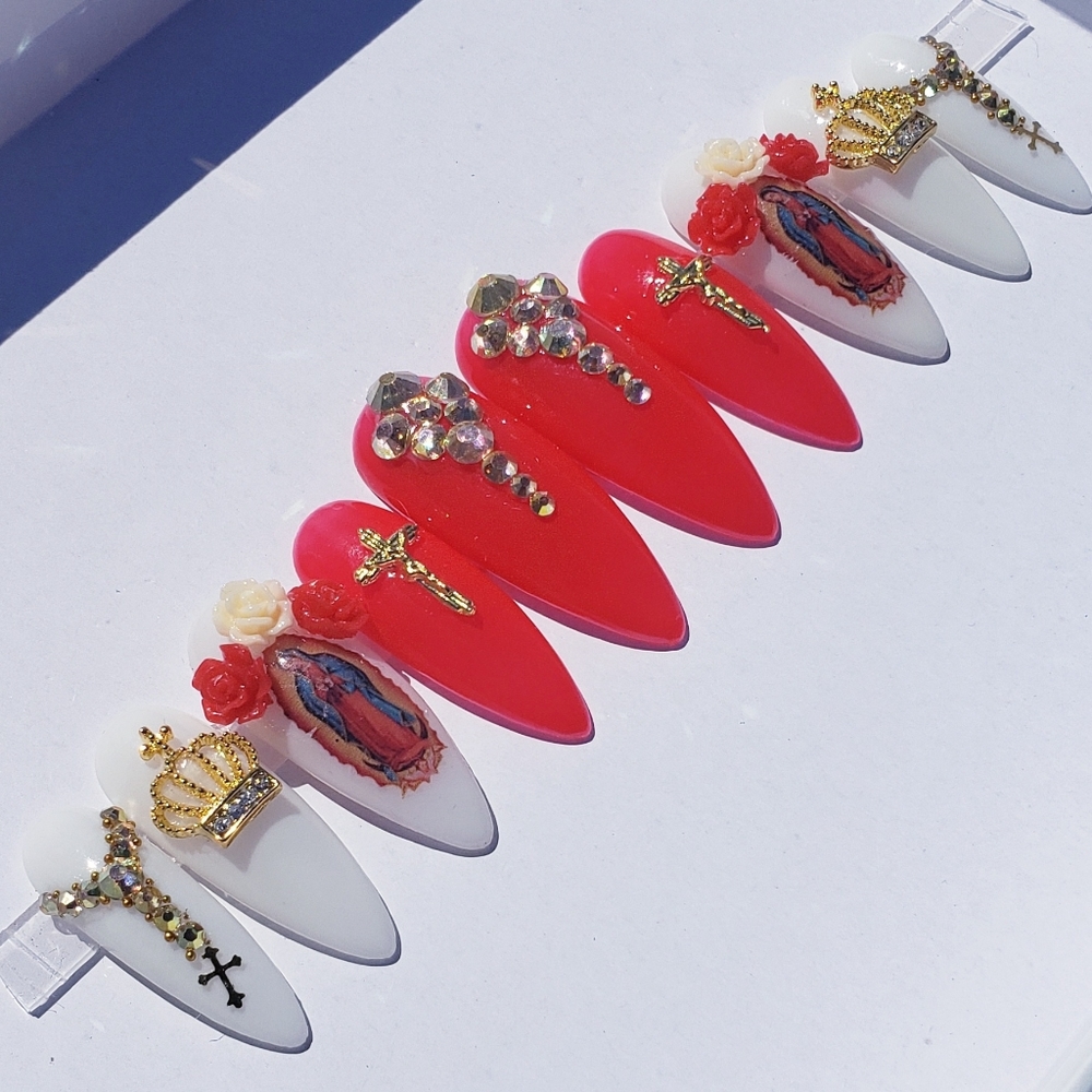 La Virgen De Guadalupe Press-On Nails
